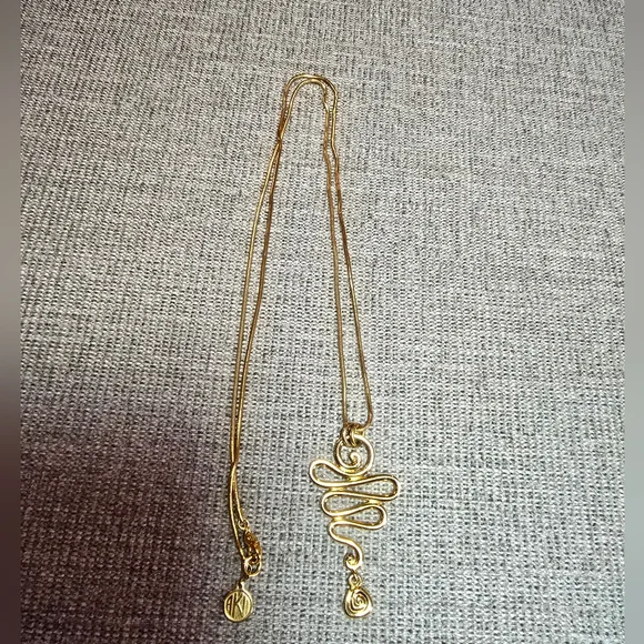 ANNE KLEIN Elegant Gold Necklace - Picture 1 of 2